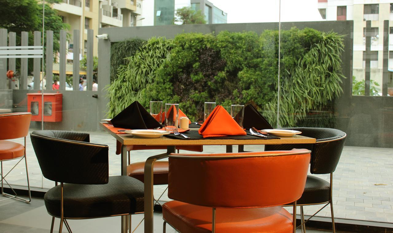 Hotel Fidalgo Pune Exteriör bild