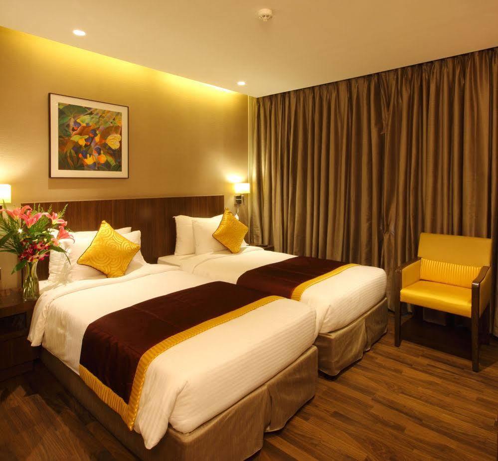 Hotel Fidalgo Pune Exteriör bild